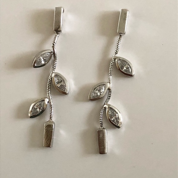NWOT Sterling Silver Leaf Design Earrings - Picture 1 of 4